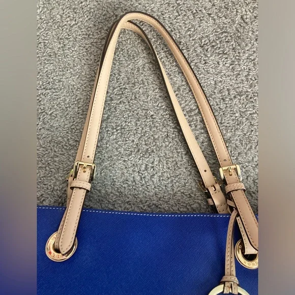 Gently used Michael Kors Purse - Picture 4 of 8